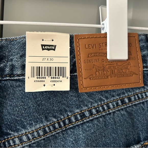 NWT Levi’s 80’s Mom Jeans - Picture 7 of 7